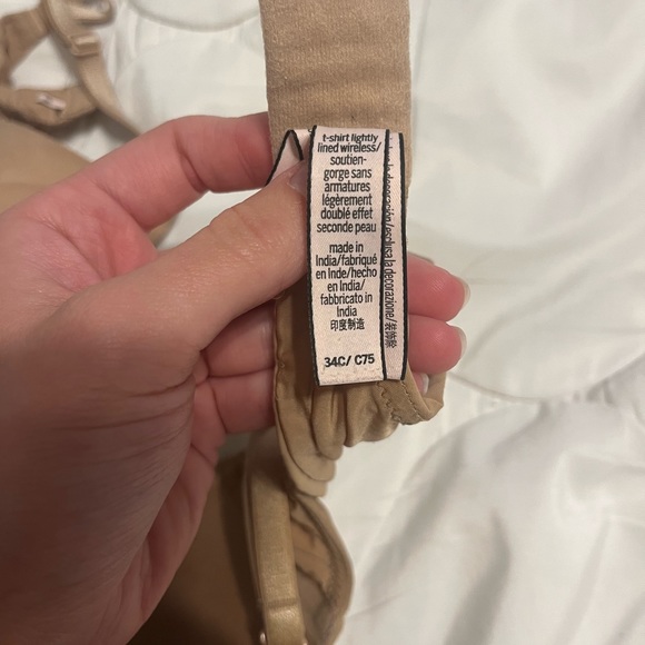 Victoria Secret Seamless Bra - Picture 3 of 3